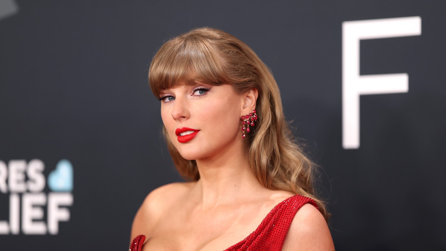 Taylor Swift Announces New Album ‘The Life of a Showgirl’