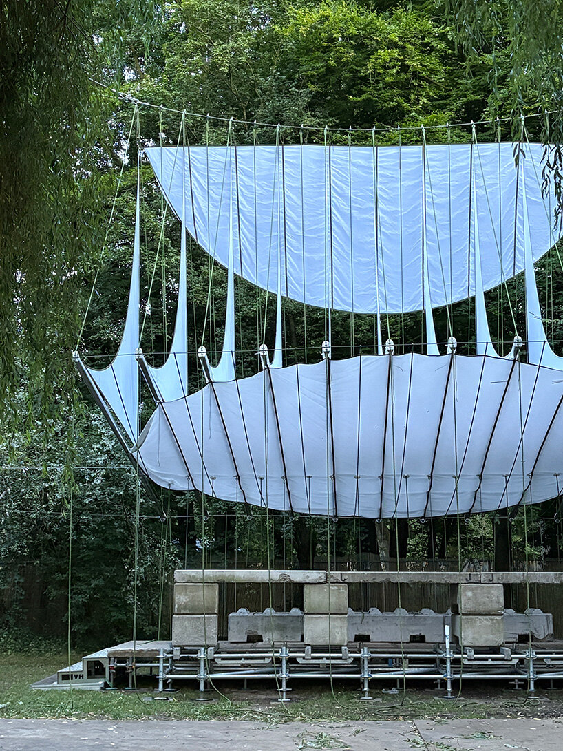 'a space, not a face': ZELT studio's curved textile canopy ripples above dekmantel stage