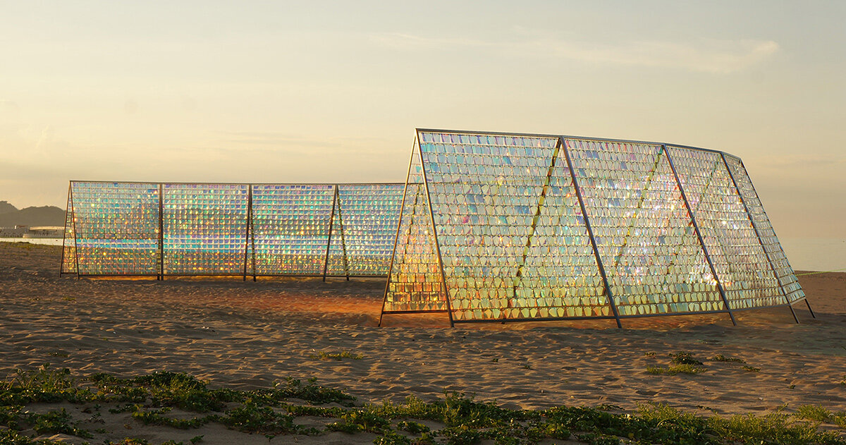hyunje joo’s ‘art dome’ shimmers with 8,000 iridescent pixels