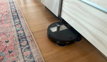 Roborock Saros Z70 mopping under kitchen counter